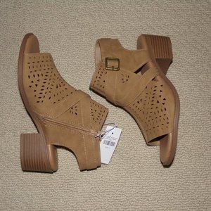 NEW JUSTICE PEEP TOE SANDALS SZ 5